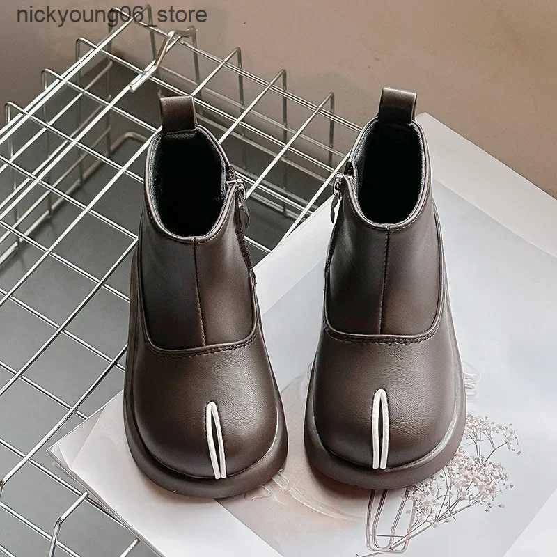 Boots 2024 Children Short Boots for Girls Autumn Winter New Fashion Korean Soft Anti-slippery Casual Versatile Keep Warm Leather Shoes L240910