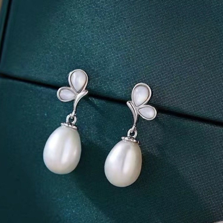 needle butterfly pearl for women 2024 new earrings, light niche earrings