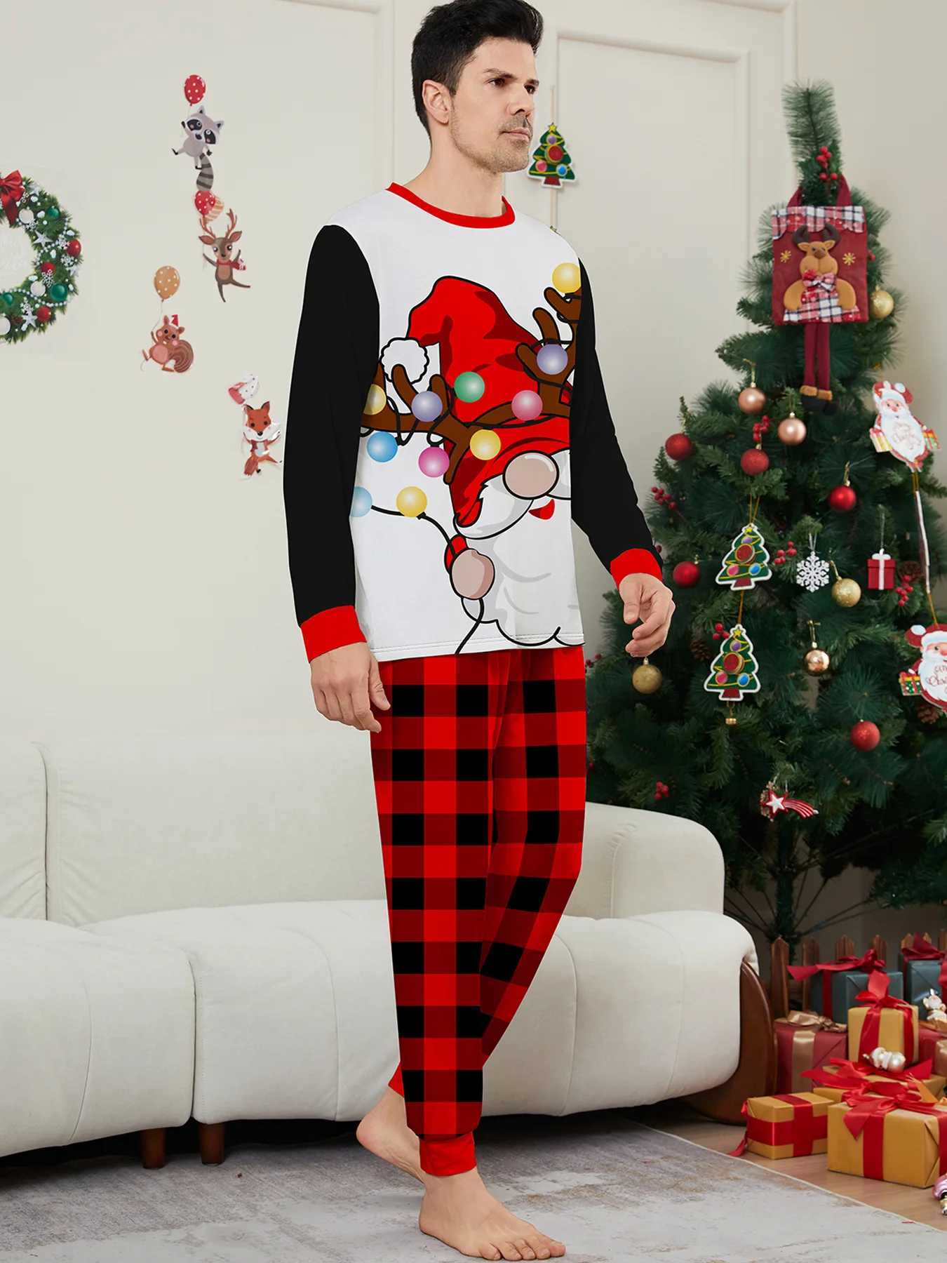 New 2024 Cartoon Santa Claus Printed Family Matching Set Loose Christmas Pajamas Parents and Childrens Clothing Set Baby and Dog Pants Christmas Appea