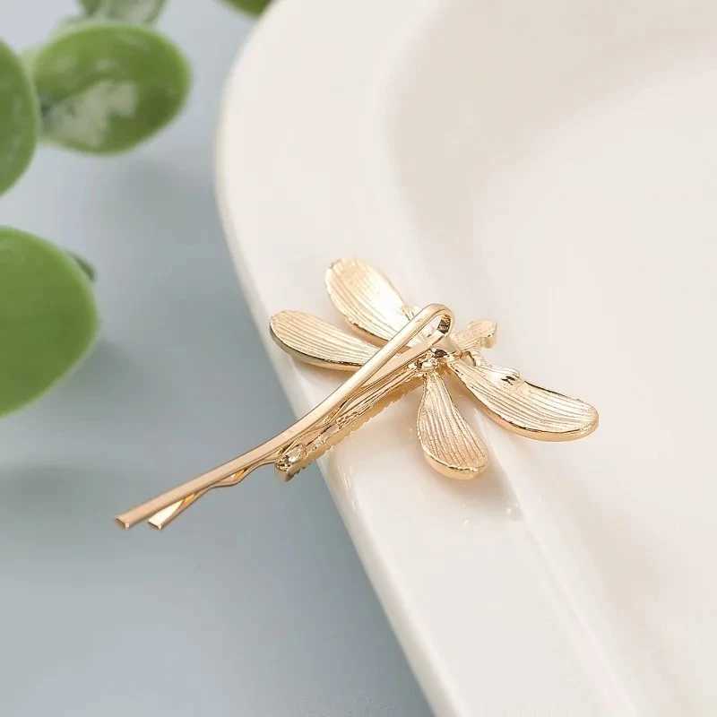 Vintage Golden Dragonfly Hair Clip Used for Bridal Weddings Elegant Hair Accessories Clover Medieval Decoration Womens Gifts W241007