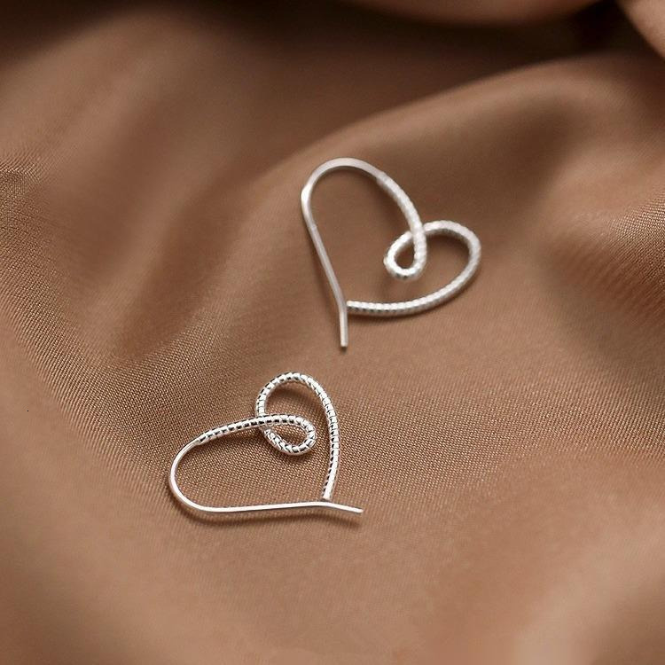 needle heart-shaped for women with niche designs, high-end earrings, 2024 new trendy earrings
