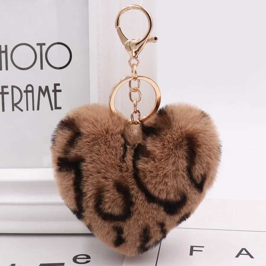 BeautIful Rainbow Plush Balls Love Key Chain Decorative Pendant for Women Bag Car Fashion Jewelry Keyring Heart Pompoms KeychainX241008