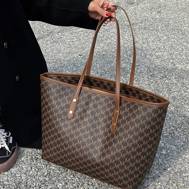 Large Capacity Shoulder Bag Womens PU Leather Handbag for Commuting and Casual Use Versatile Tote Bag 241008