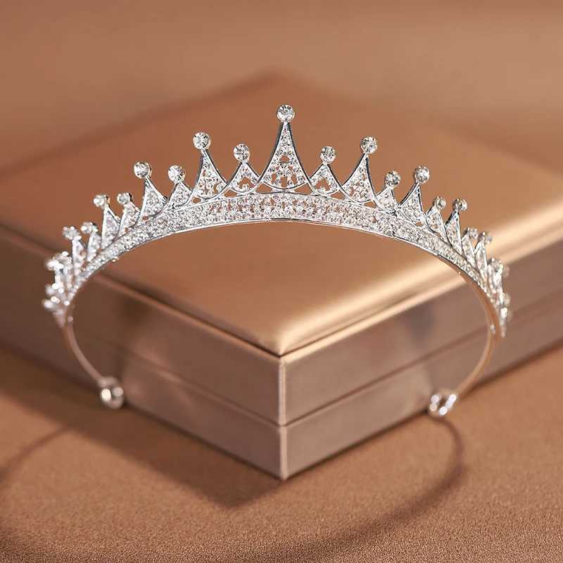 Itacazzo Bridal Headwear Silver Womens Classic Wedding Crown Birthday Tiaras W241007