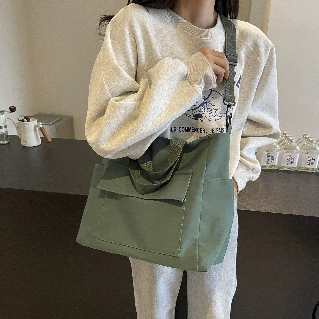 Nylon solid color highquality handbag zipper large capacity casual shoulder bag soft simple and fashionable 241008