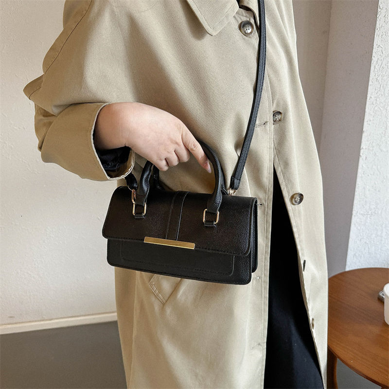 2024 new designer handbag French multifunctional single shoulder handheld small square bag