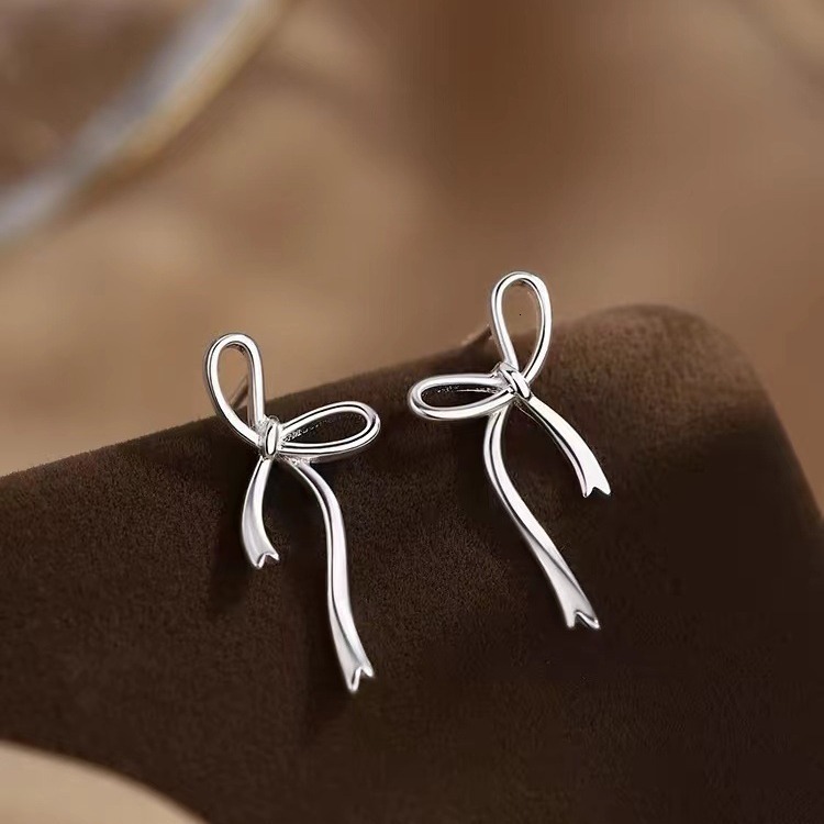 Pure sier needle bow light women's high-end earrings, 2024 new earrings