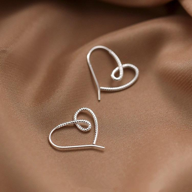 needle heart-shaped for women with niche designs, high-end earrings, 2024 new trendy earrings