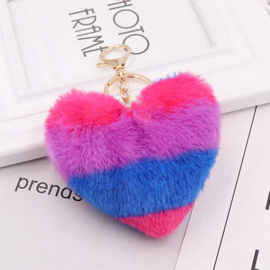 BeautIful Rainbow Plush Balls Love Key Chain Decorative Pendant for Women Bag Car Fashion Jewelry Keyring Heart Pompoms KeychainX241008