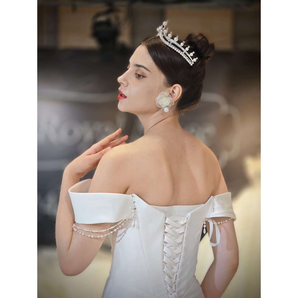 Off Shoulder Satin Pleating 3D wer Beading Bridal Gown With Chapel Train Mermaid Wedding Dress