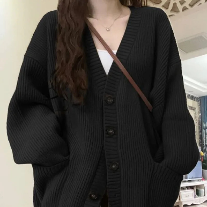 Loose open collar womens long sleeved Vneck knitted black slow speed full matching autumn and winter outerwear Korean fashion luggage top 241007