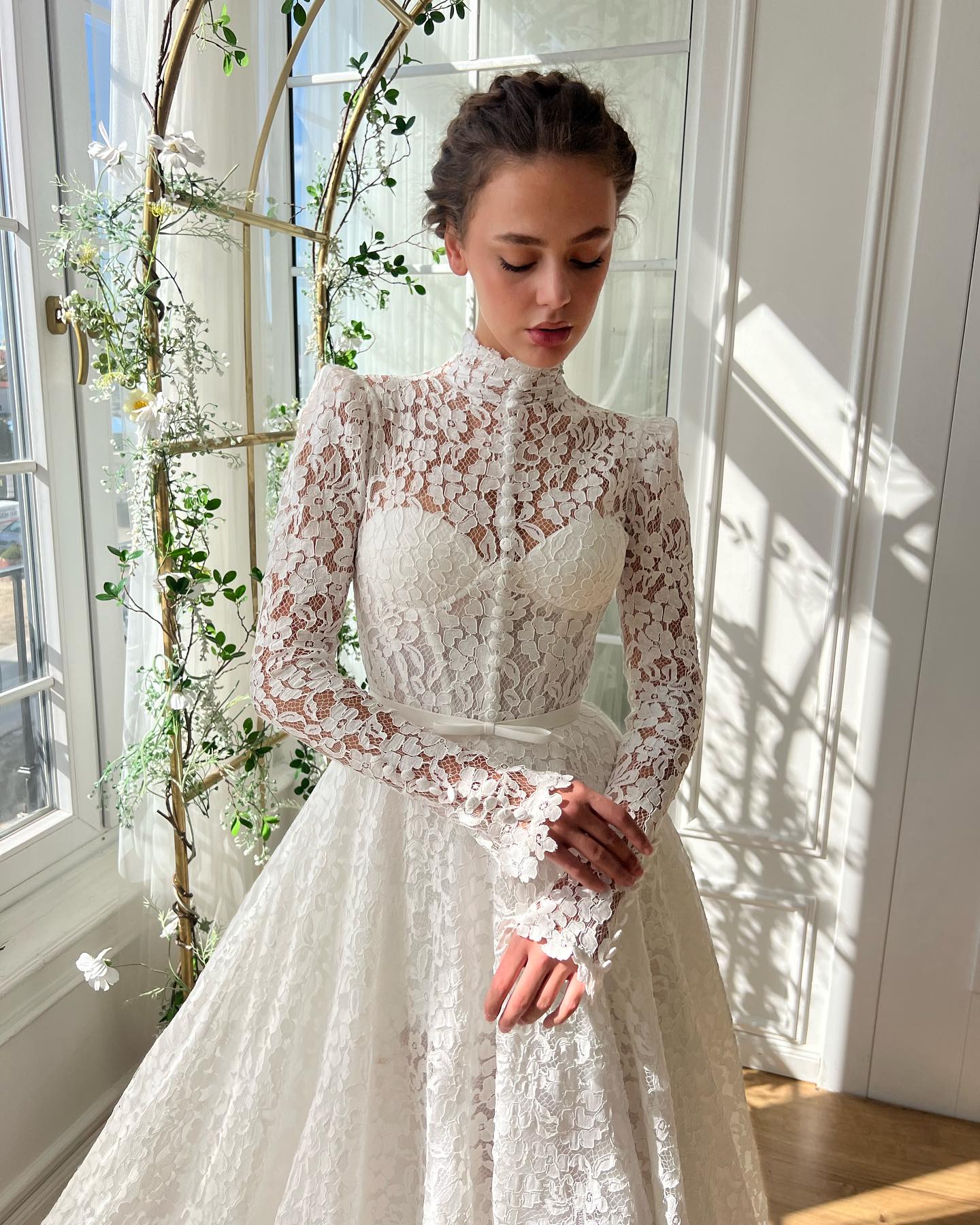 Muslim lace A e dresses high neck illusion long sleeves wedding dress plus size front button fulllace bridal gowns