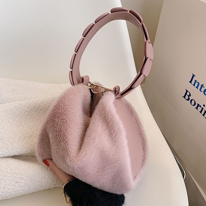 2024 new fashionable high-end texture plush chain crossbody bag, designed specifically for women as a niche autumn and winter fur handbag