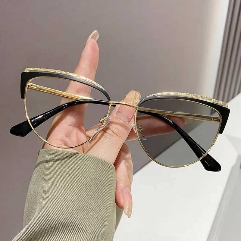 Fashion Cat Eye Anti Blue Light Photochromic Glasses Women Vintage Triangle Metal Frame Color Change Eye Protection SpectaclesX241008