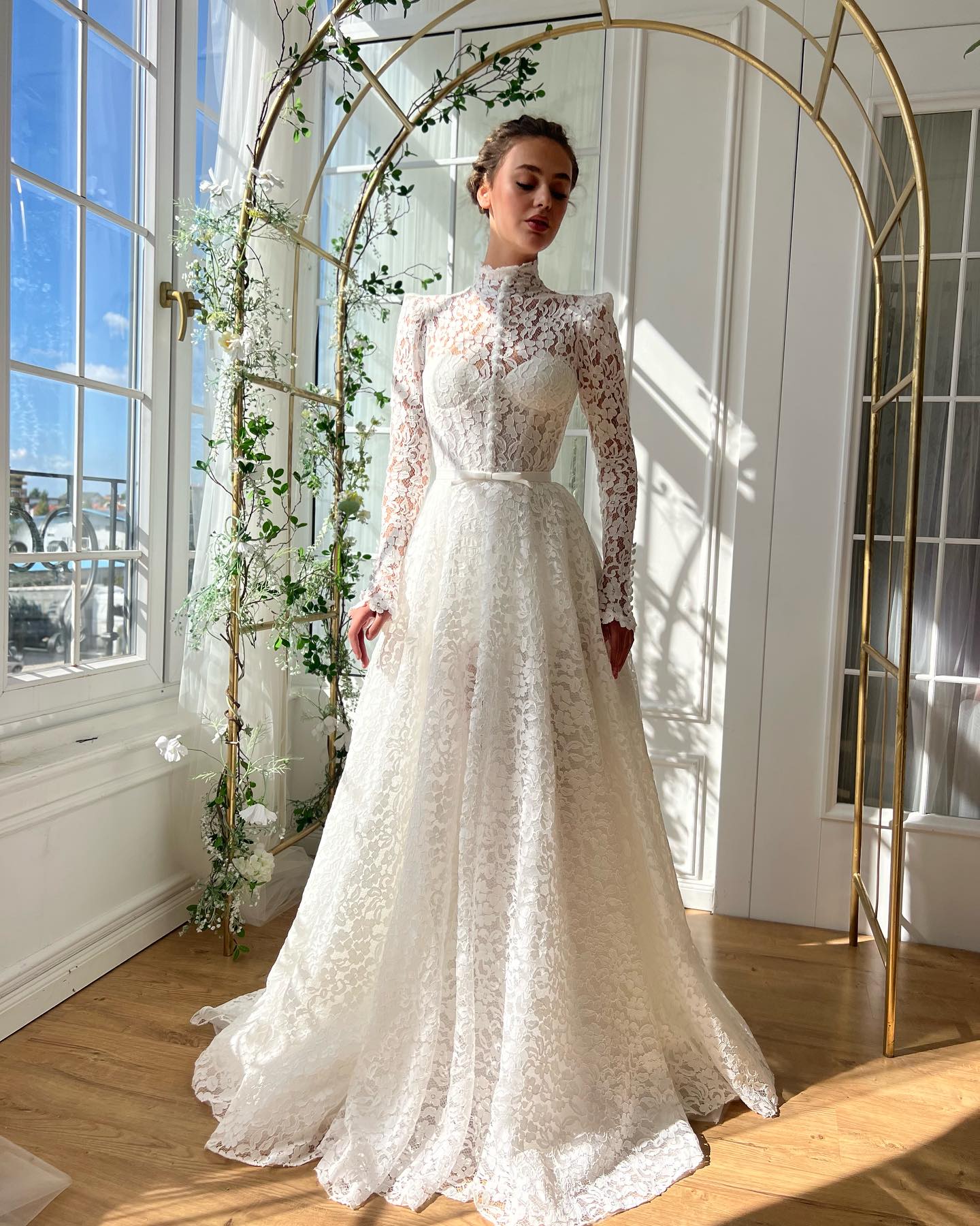 Muslim lace A e dresses high neck illusion long sleeves wedding dress plus size front button fulllace bridal gowns
