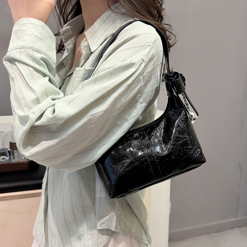 Small Niche Design, Oil Wax Leather Material, Bell Decoration, 2024 New Temperament Women's Handbag, Pillow Bag, Dumpg Bag
