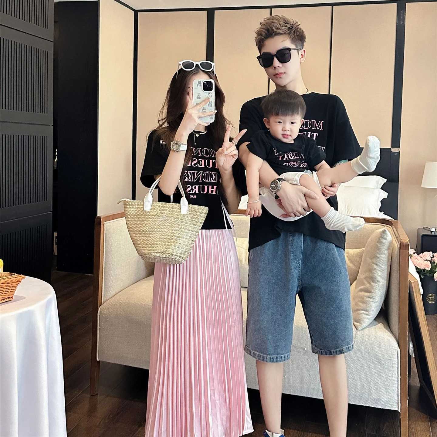 Parents and Children Clothes for The Whole Family Korean Mom Daughter Bow T Shirts Pink Skirts Outfits Dad Son Tees Jeans SetsXJ241008