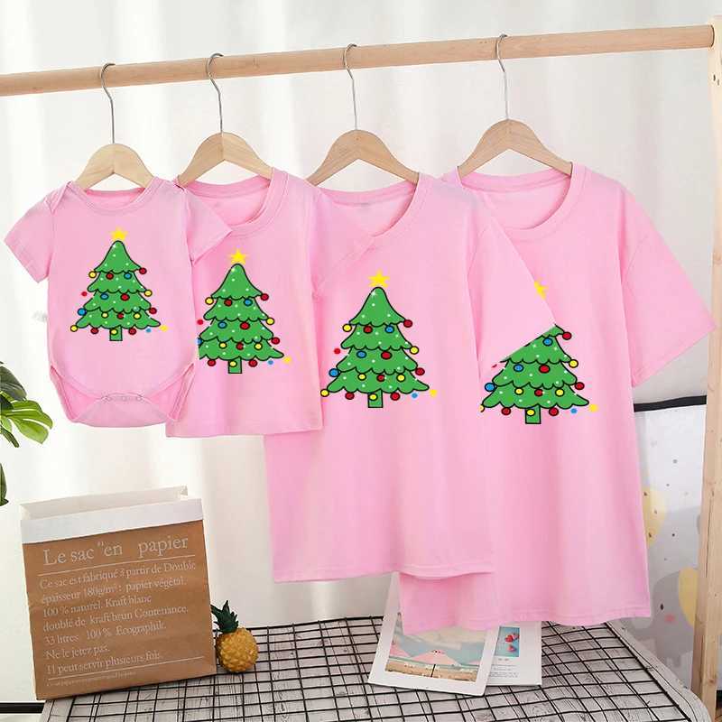 Family Appearance Set Christmas Mom and Me T-shirt Fashionable Family Matching Clothing Christmas Tree Mom and Mini T-shirt Cute W241008