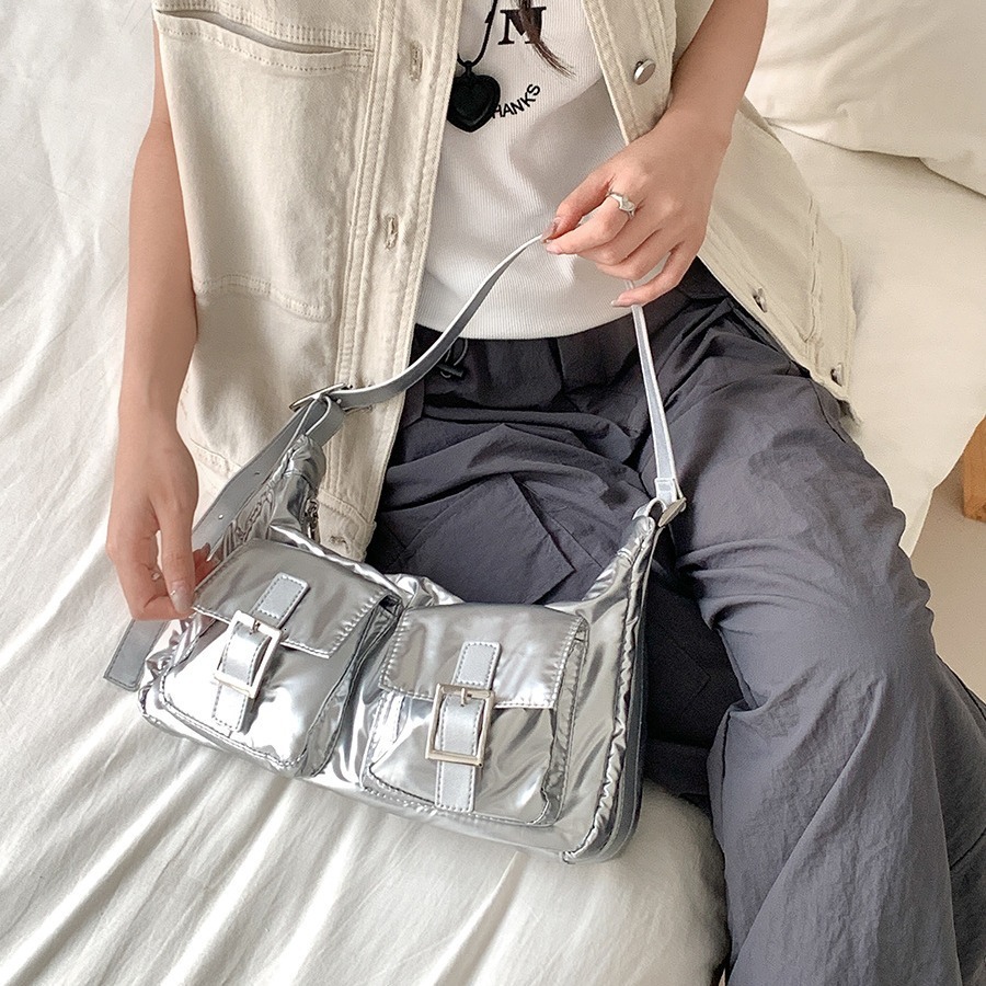 Small niche design, multi pocket casual nylon armpit bag, women's street trendy fashion versatile motorcycle bag