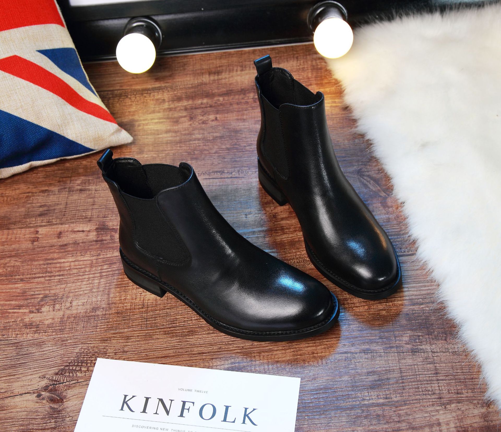 Genuine leather Martin boots female British style autumn and winter padded bare boots retro carved flat bottom Chelsea boots