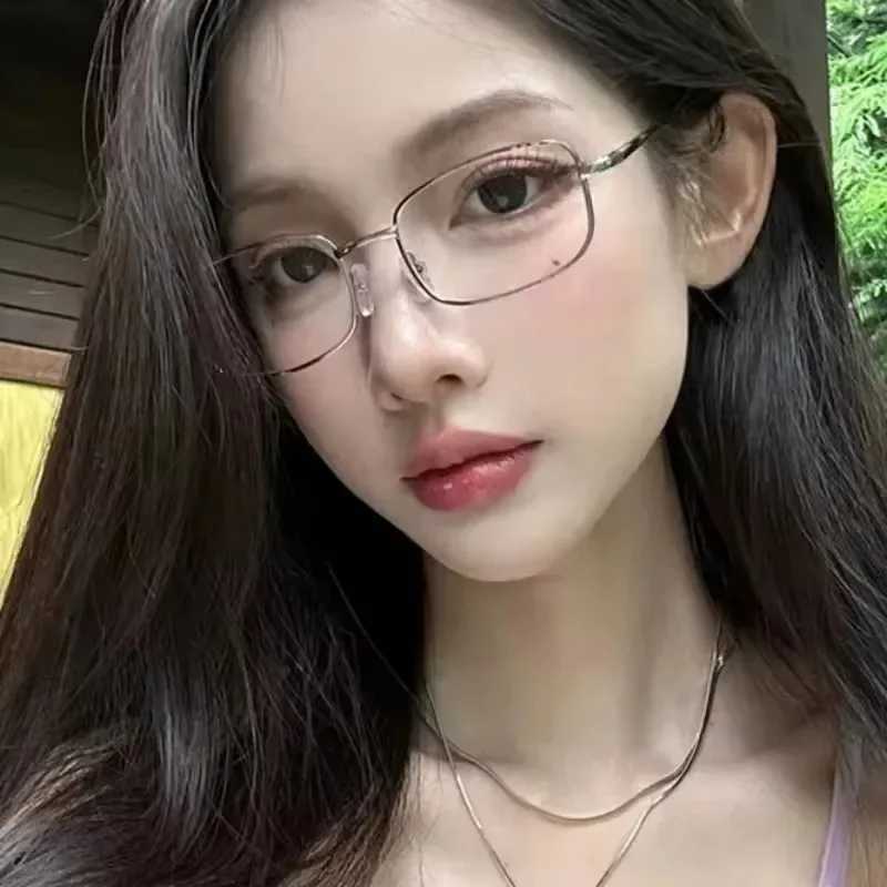 Metal Square Framed Glasses Women Girl Exquisite Retro Narrow Framed Eye Glasses Daily Simple Versatile Anti-Blue Glasses GiftX241008