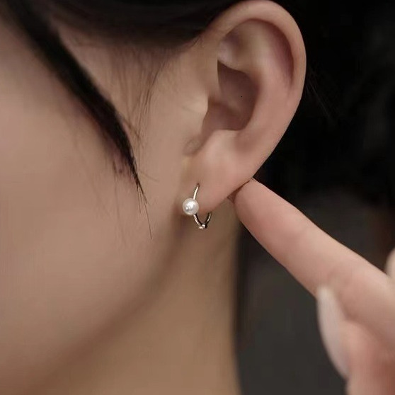 pearl female earrings, niche design, simple temperament accessories