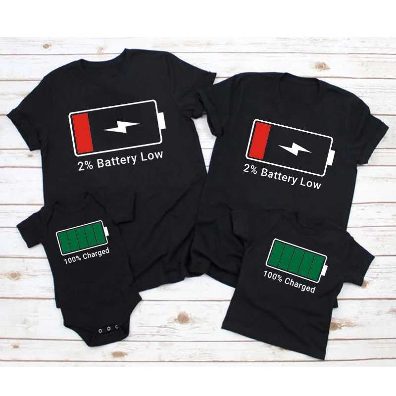 Funny Mommy and Me Matching Family Shirts Low Battery and Charged Battery Mother Daughter Daddy Son Toddler Shirts Baby BodysuitXJ241008