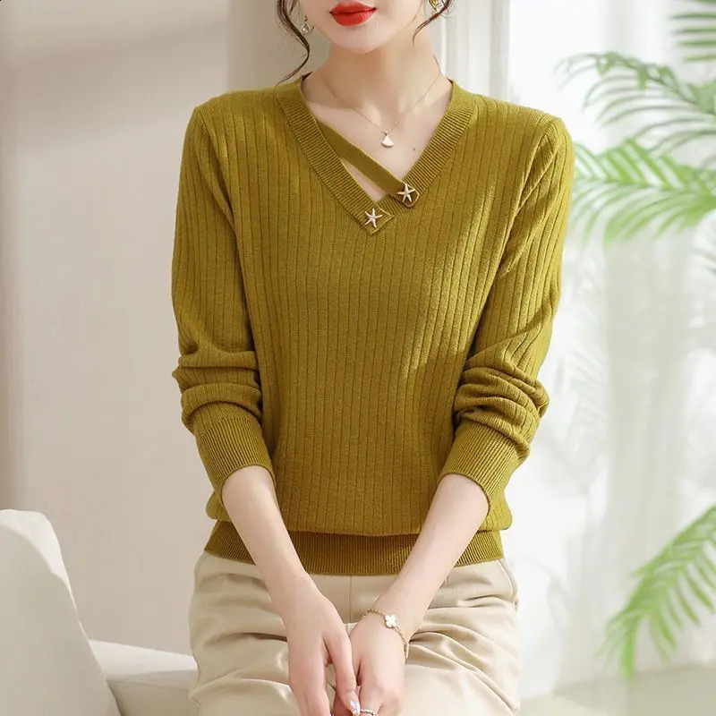 Da Song Vneck womens sweater fashionable for autumn and winter looks like a base or knitted 241007