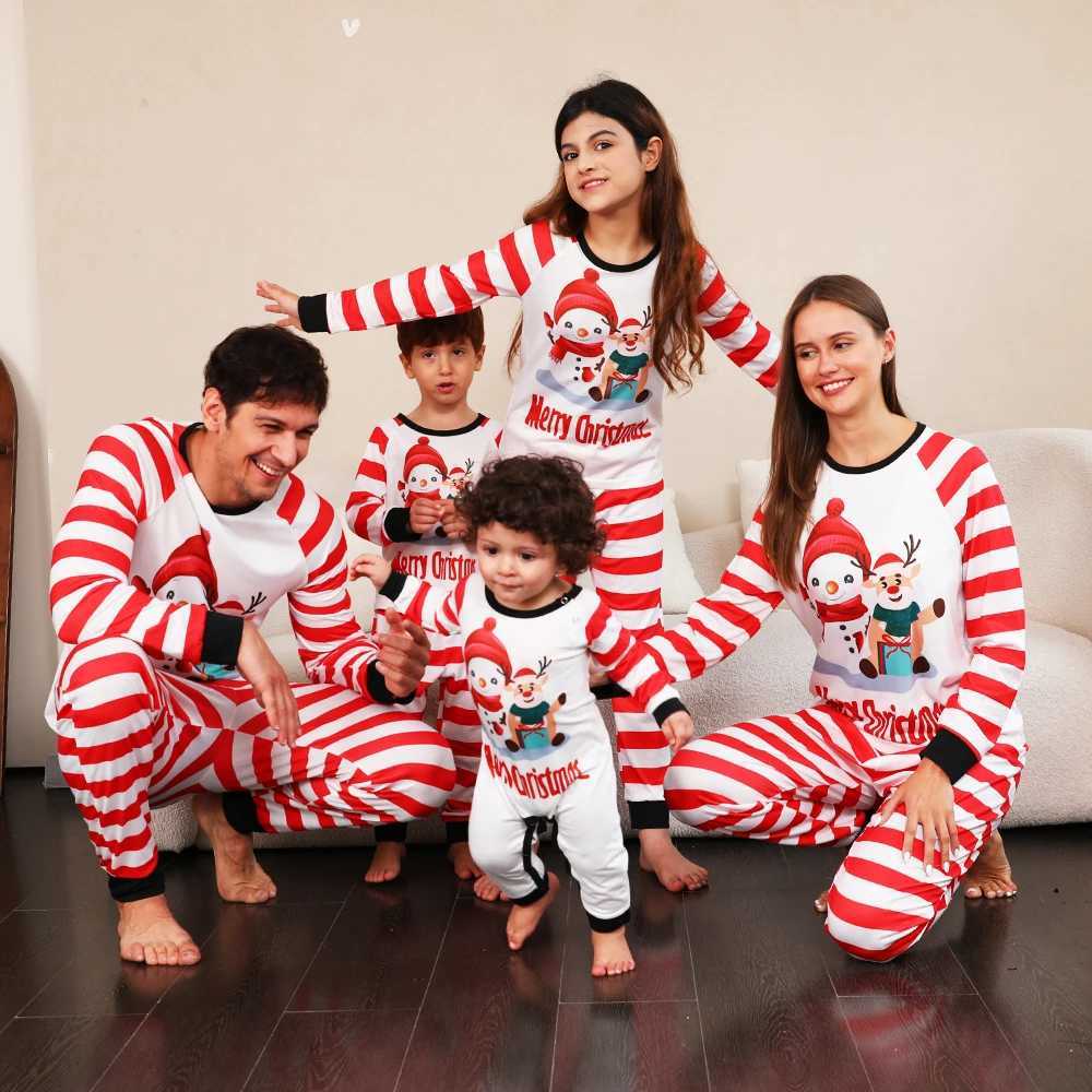 New 2024 Merry Christmas Printed Womens Mens and Girls Pajama Set Matching Family Clothing Soft and Cute 2-Piece Set Pajamas W241008