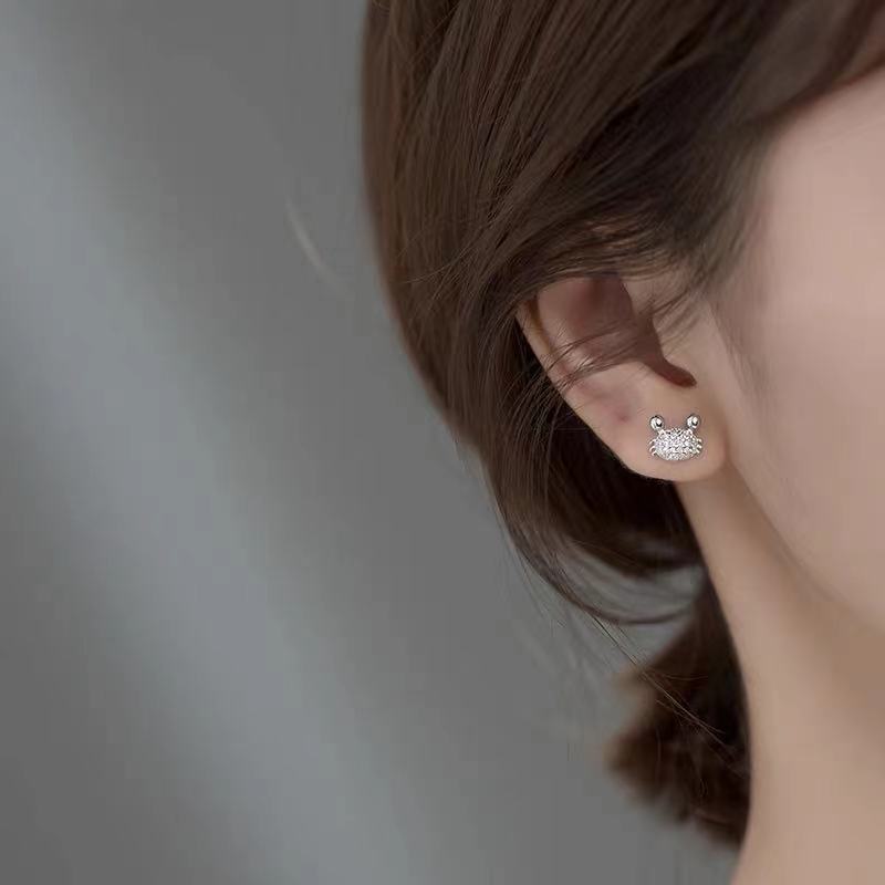 Sier needle for women, with a fresh and sweet temperament. Sweet ocean full of dias, crab, girl's heart earrings