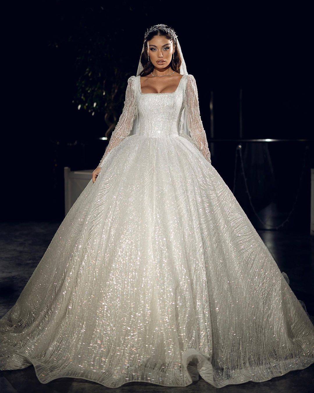 Sparkly Ball Gowns Sequins Square Neck Long Sleeve Wedding Dress Puffy Ruched Sweep Train Tulle Bridal Dresses Custom Made