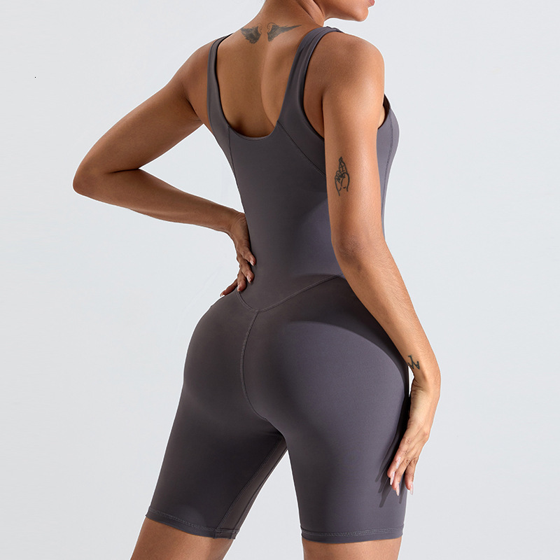 New quick drying jumpsuit for women's naked feeling hip lifting suit, yoga shorts, outdoor sports jumpsuit, fitness suit
