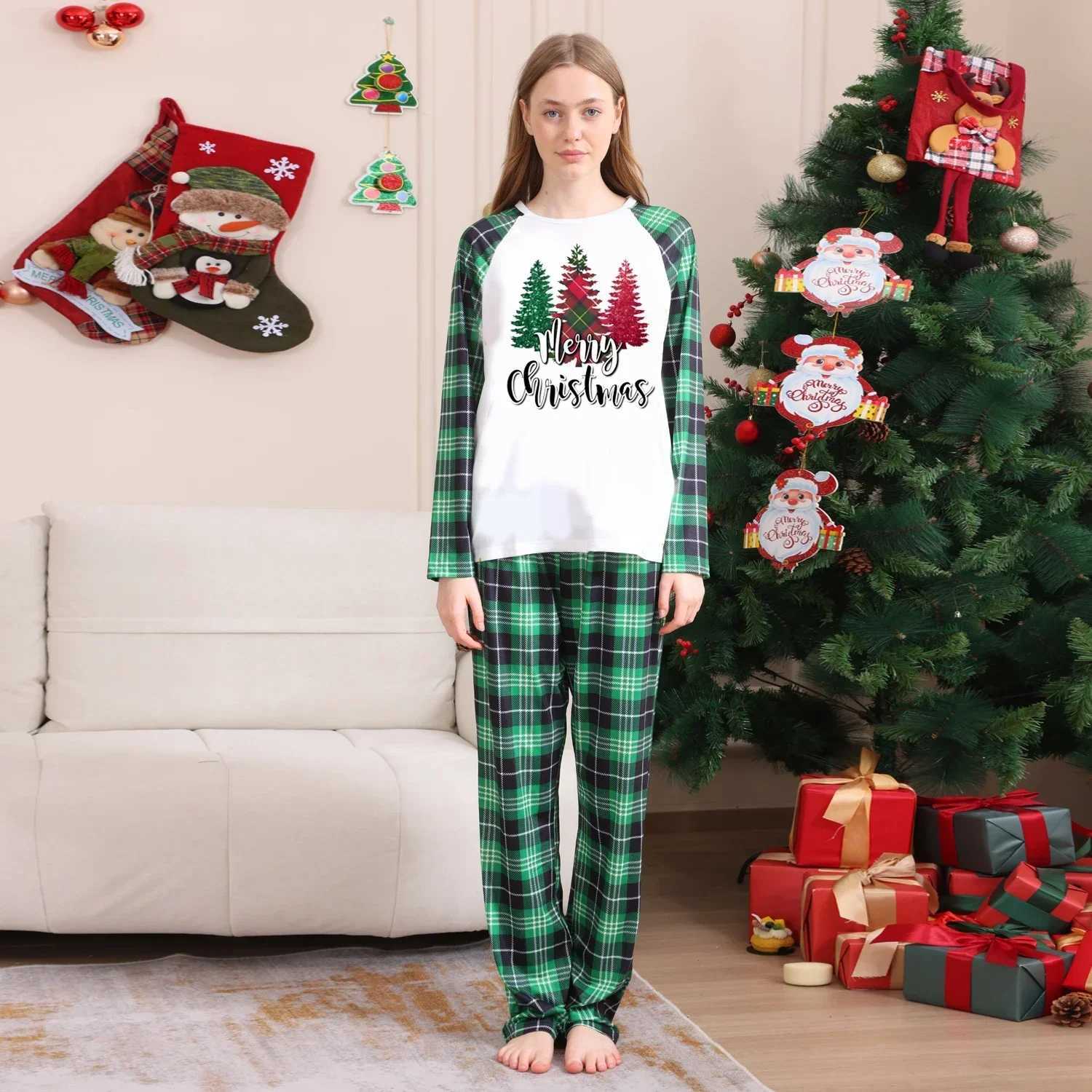 Santa Claus Family Appearance Christmas Tree Printing Christmas Pajama Set Baby Dog Hoodie Mom Daughter Dad Son Matching Set Soft and Cute Home Clothe