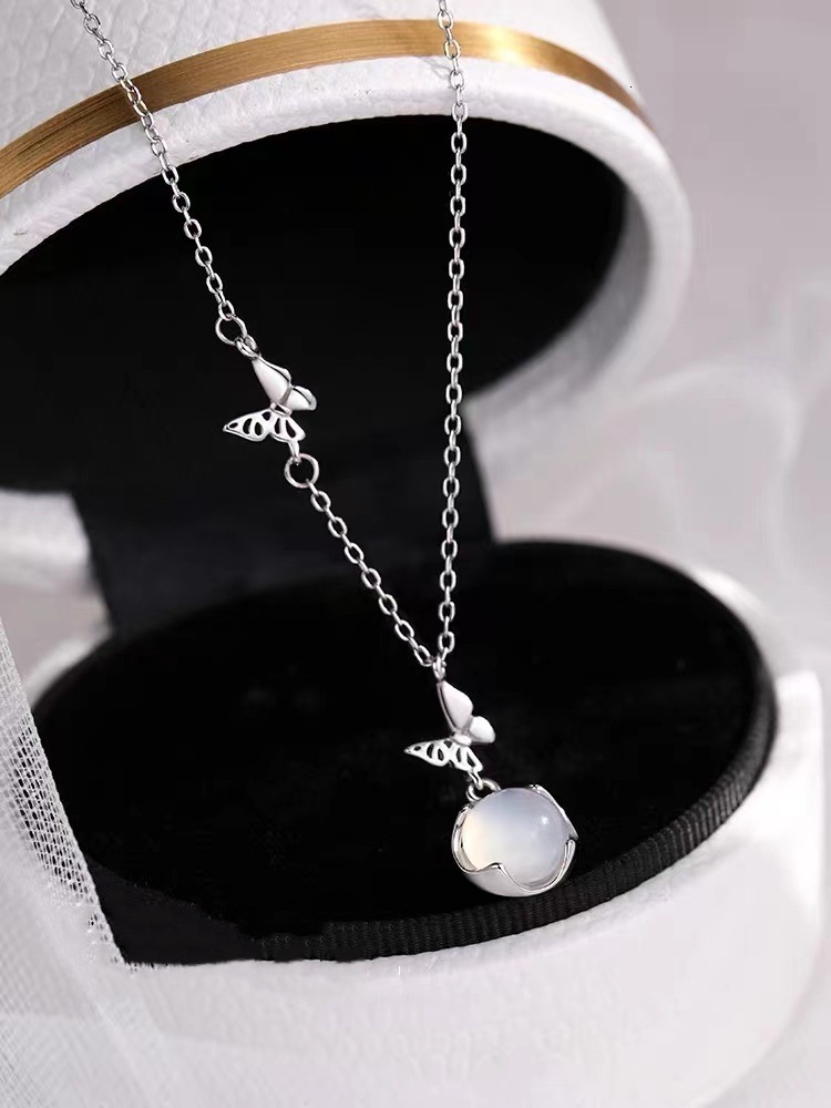 butterfly necklace 2024 new light high-end female niche design collarbone chain