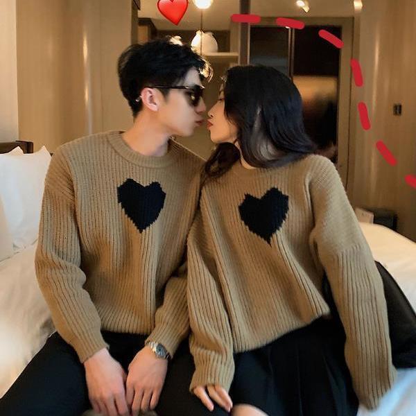 Homemade couple outfit for autumn/winter 2024, new pullover round neck heart-shaped sweater, loose fit, outer knitted sweater trend