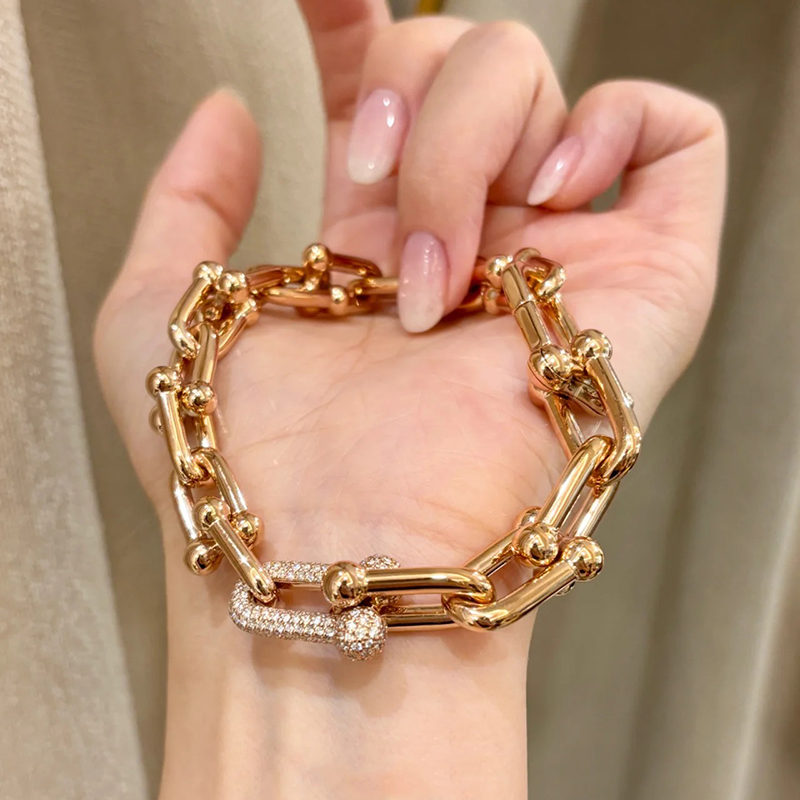 Various Jewelry Bracelet New Women Bracelets Designer Pins Tassels Pearl Crystal Woman Accessories Factory Store Box Well Very Good 8Bad