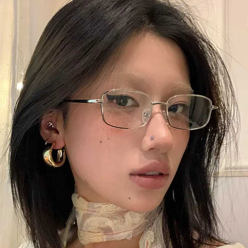 Vintage Metal Frame Glasses Unisex Small Square Retro Vision Care Anti Blue Light Eyelasses Women Men Japanese Gentle EyewearX241008