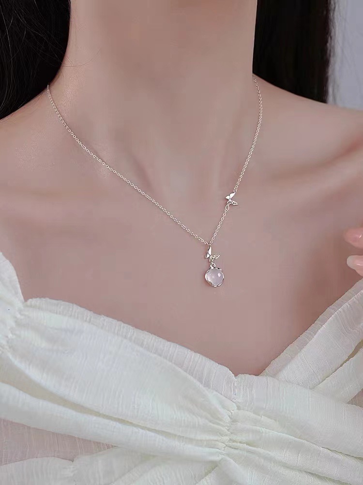 butterfly necklace 2024 new light high-end female niche design collarbone chain