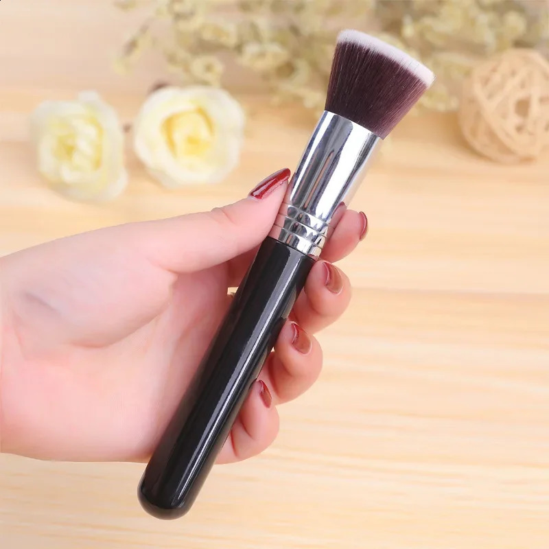Single sided flat head liquid base brush Single sided flat head loose powder base brush Beauty tools Makeup brush 241008