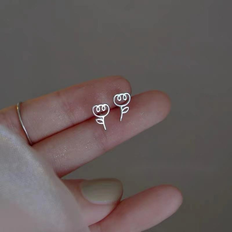 A tulip needle earrings for women 2024 new trend niche design high-end ear accessories