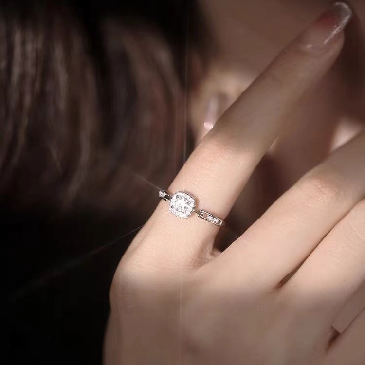 Square Diamond Chain Women's Tail Joint Ring, Luxury and Simple, New in 2024
