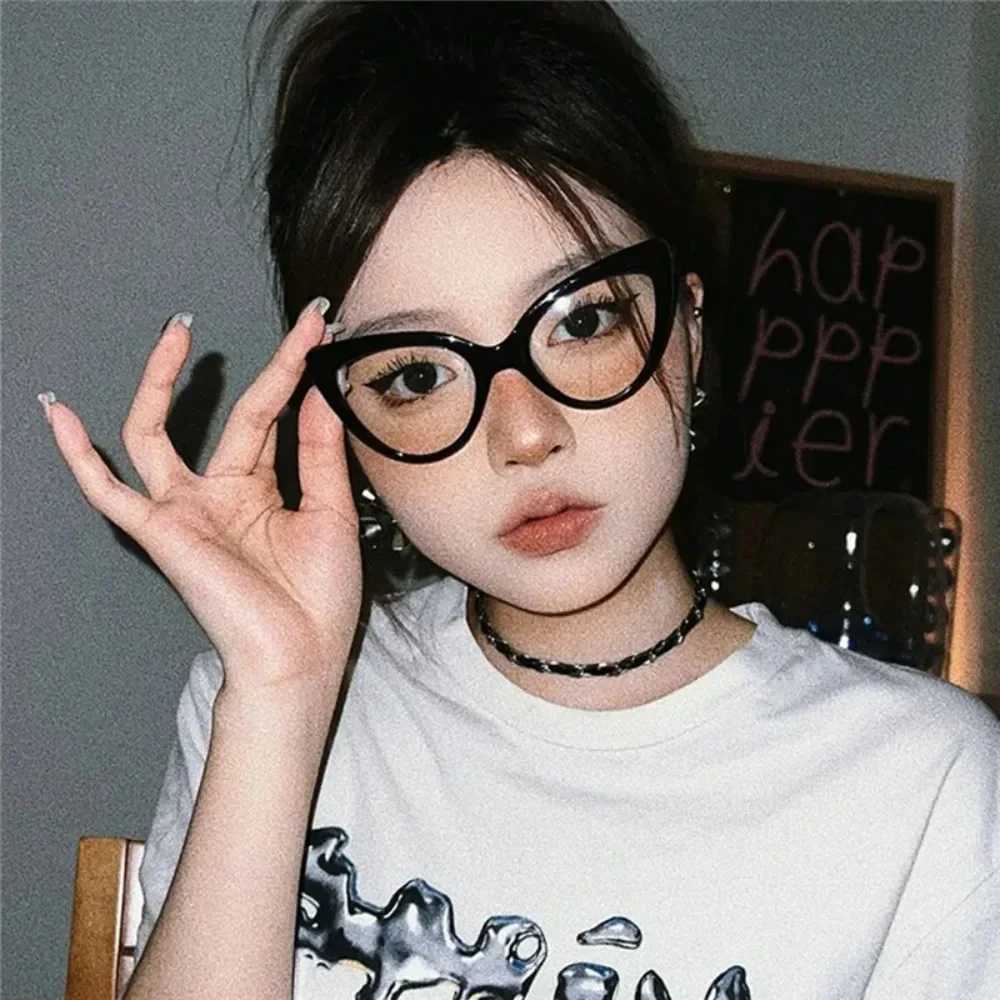 New Vintage Cat Eye Anti-Blue Light Glasses Classic Retro Triangle Frame Women Computer Gaming Eyeglasses Plain Glass SpectaclesX241008