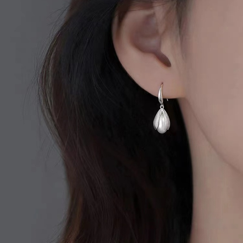 Pure sier needle pearl 2024 new light high-end earrings, niche female earrings