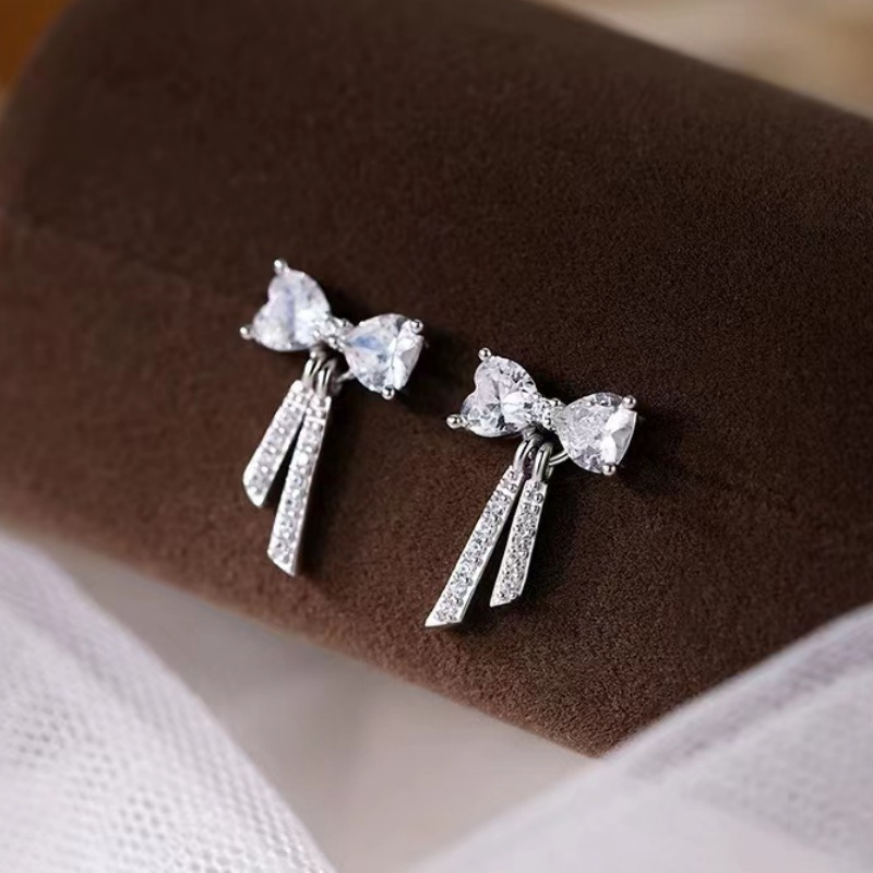 Pure sier needle bow light earrings, niche design, high-end feeg, delicate earrings for women