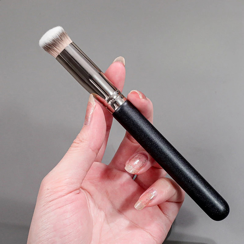 Makeup brush basic concealer cream angle seamless cover synthetic dark circle liquid cream contour brush beauty tool 241008