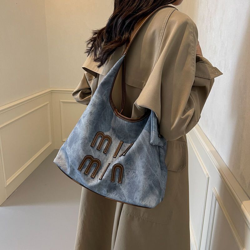 Casual denim for women 2024 new trendy commuting shoulder large capacity tote bag, shopping bag