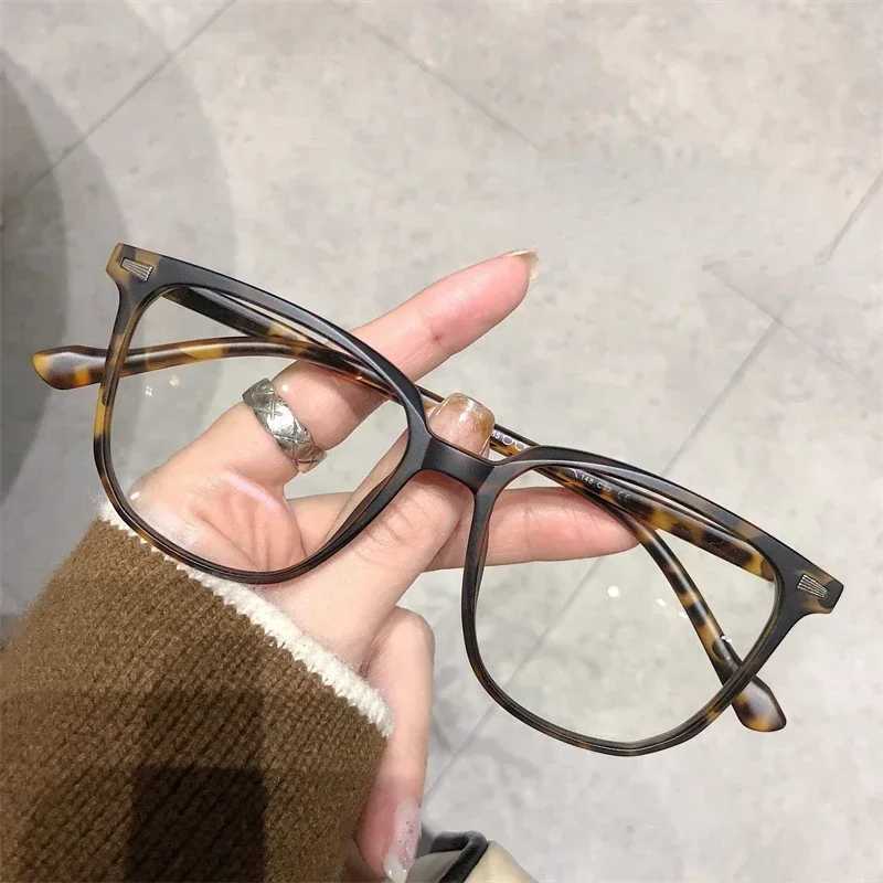 Large Square Frame Anti-Blue Light Glasses Fashion Retro Men Women Computer Gaming Eye Protection Classic Plain Glass SpectaclesX241008