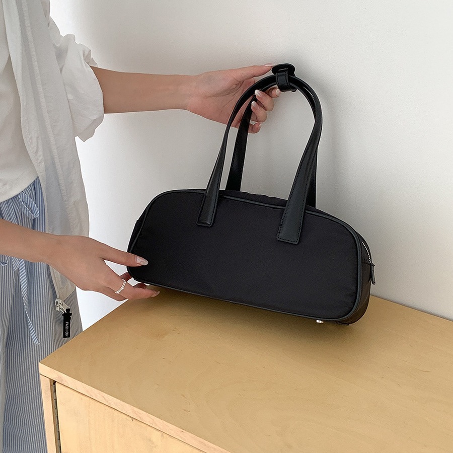 Korean casual simple and lightweight baguette 2024 trendy large capacity women's nylon handheld shoulder bag