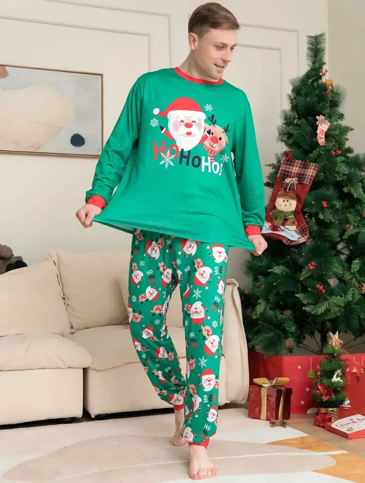 Family Look 2024 Christmas Pajama Set Cartoon Printing Parent Child Matching Set 2-piece Set Baby and Dog jumpsuit for Boys and Girls W241008