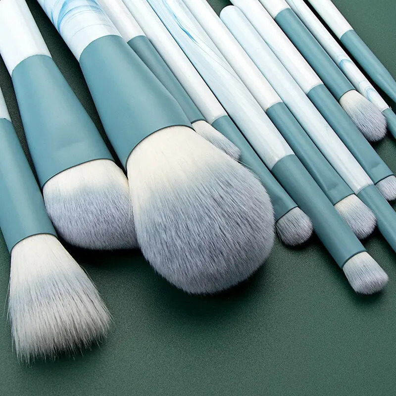 12 pieces of soft cosmetic brush set used for cosmetics beauty foundation powder blusher eye shadow concealer mixed cosmetic brush 241008